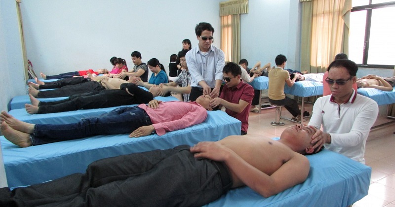 Chuyên viên massage